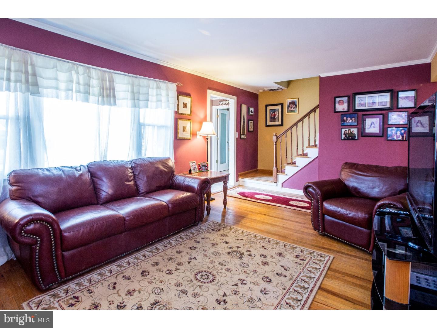 33 Weyburne Road Hamilton, NJ 08690 - Photo 2 of 18 Living Room