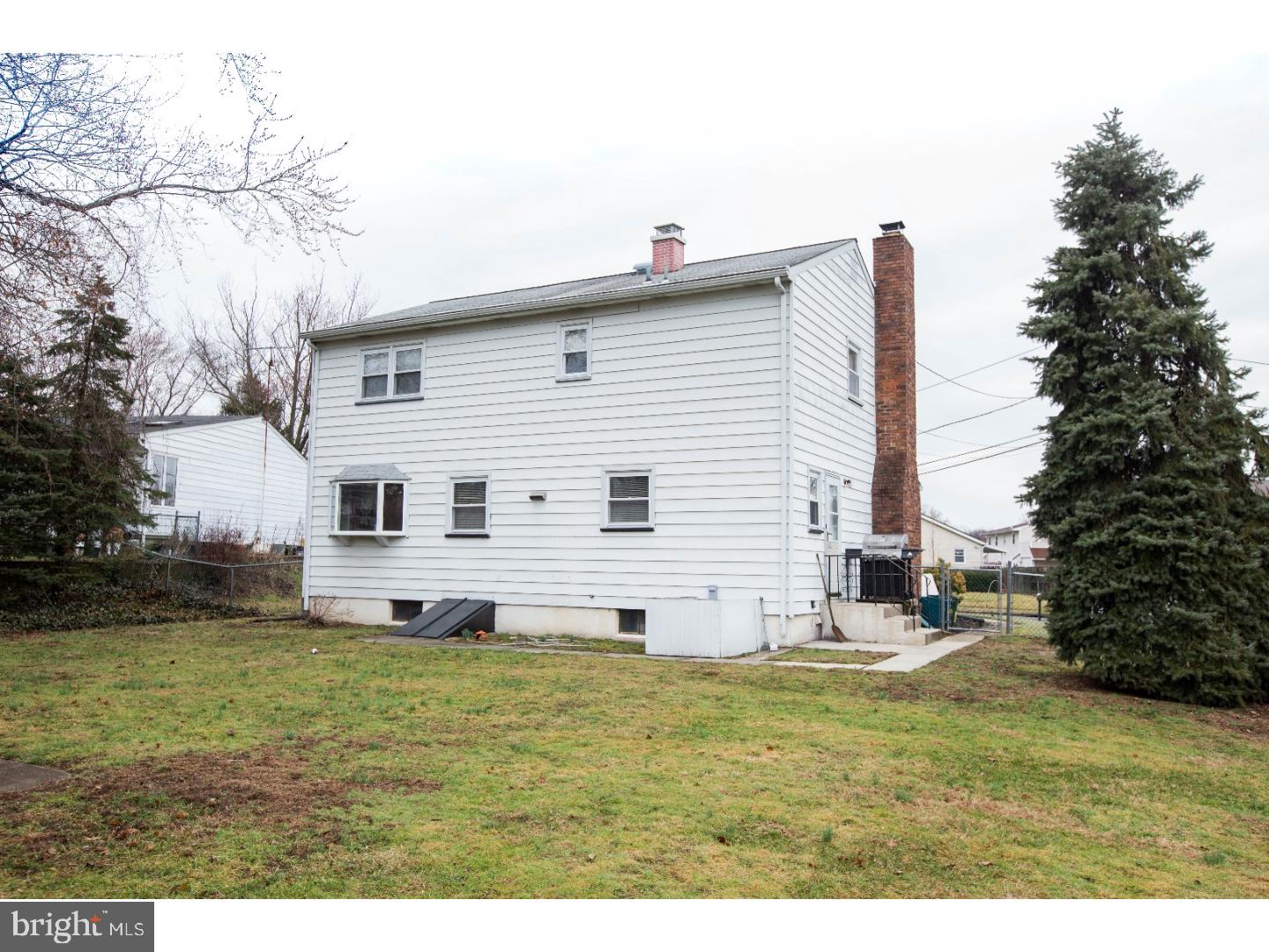 33 Weyburne Road Hamilton, NJ 08690 - Photo 17 of 18 Exterior Back