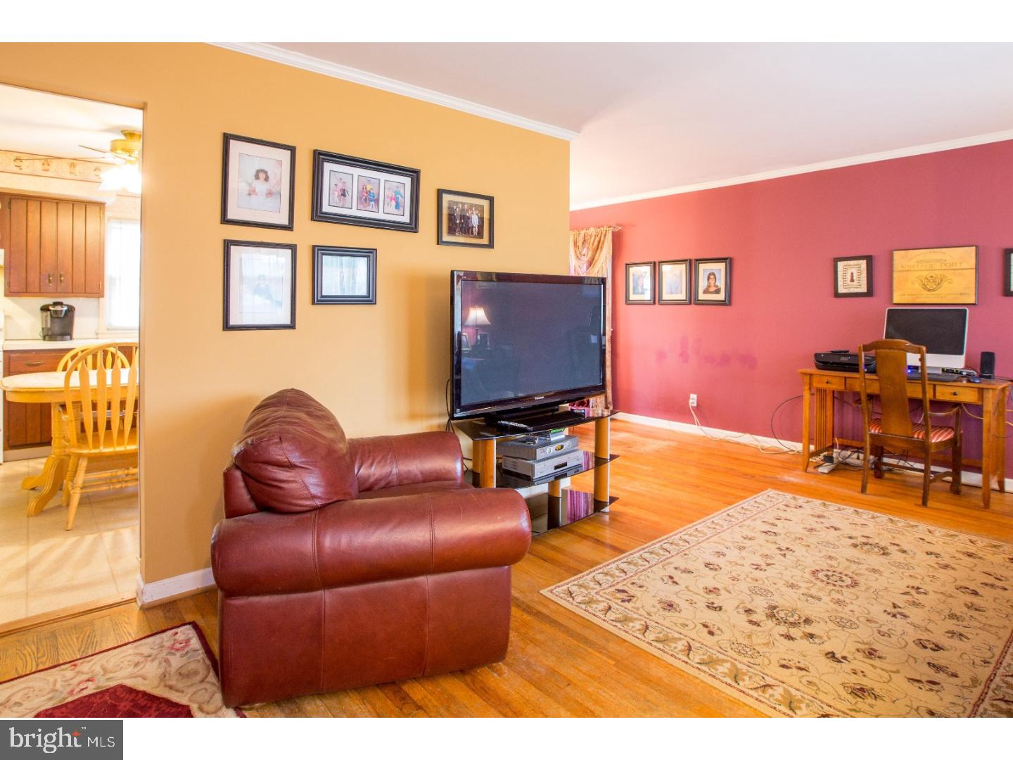 33 Weyburne Road Hamilton, NJ 08690 - Photo 3 of 18 Living Room