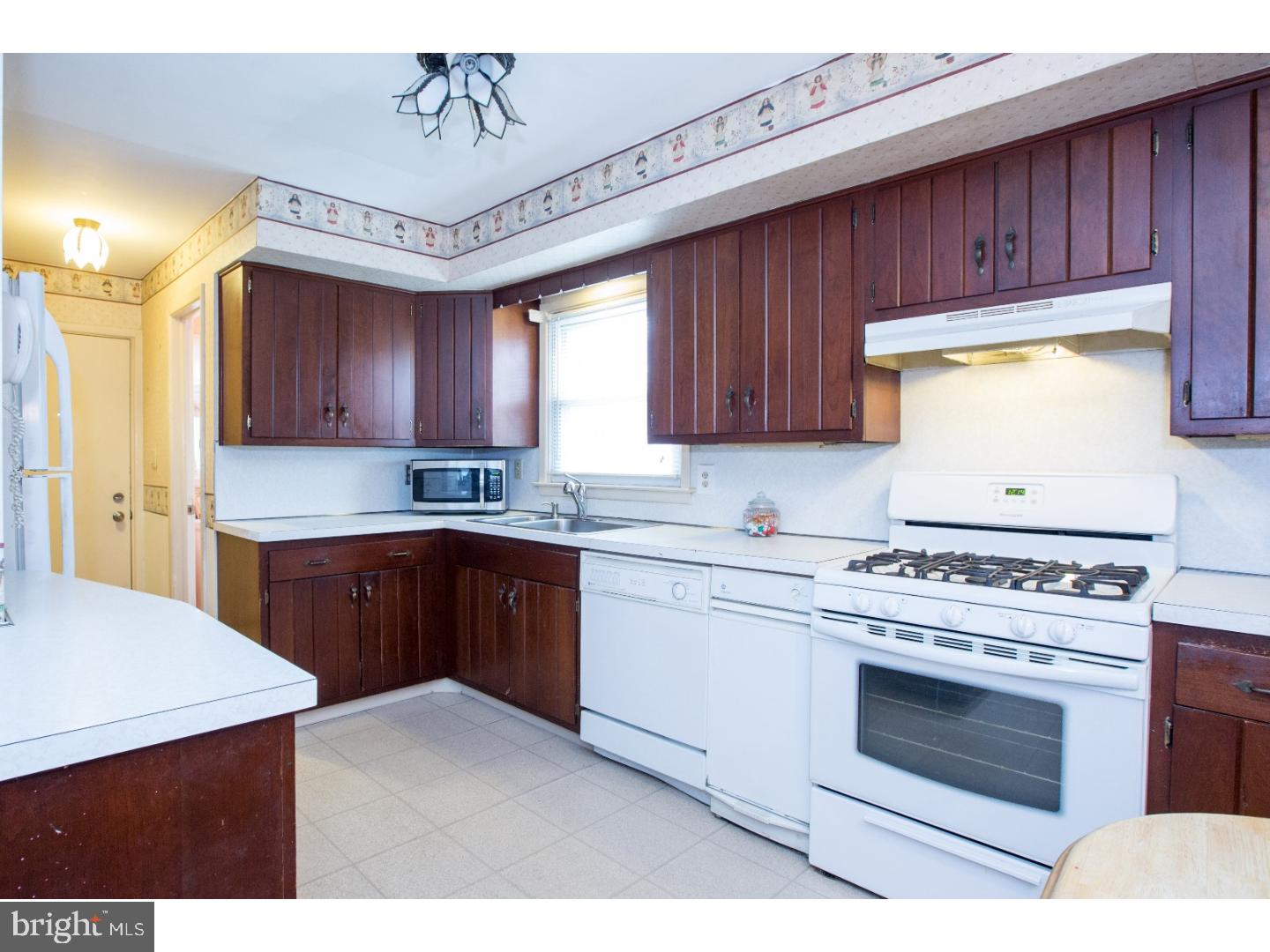 33 Weyburne Road Hamilton, NJ 08690 - Photo 6 of 18 Kitchen
