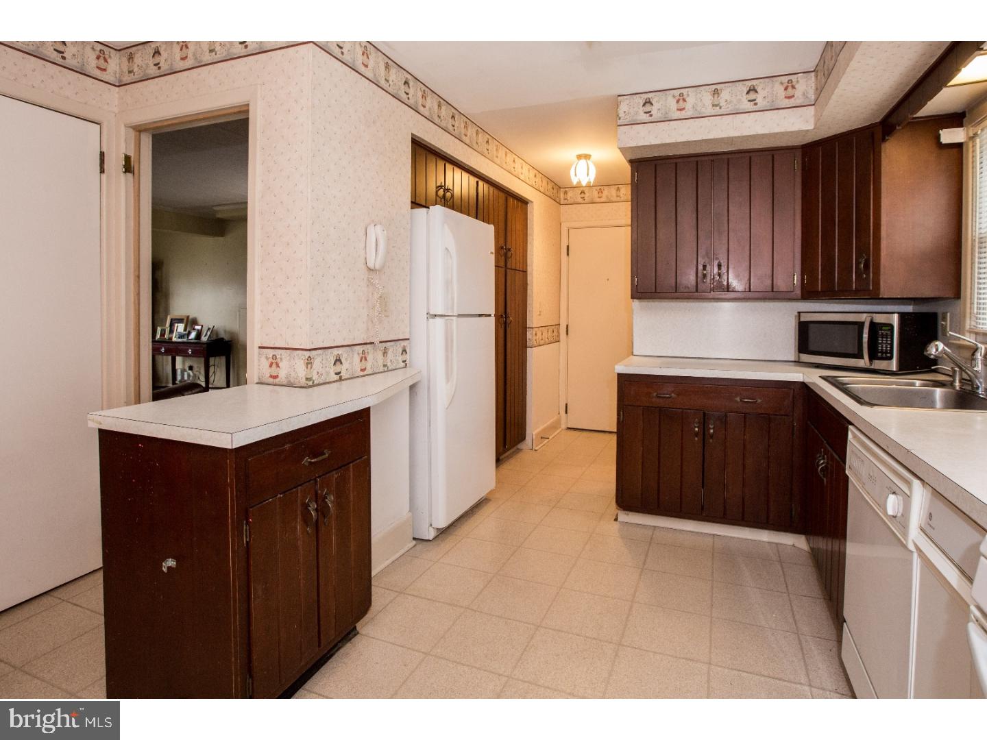 33 Weyburne Road Hamilton, NJ 08690 - Photo 8 of 18 Kitchen