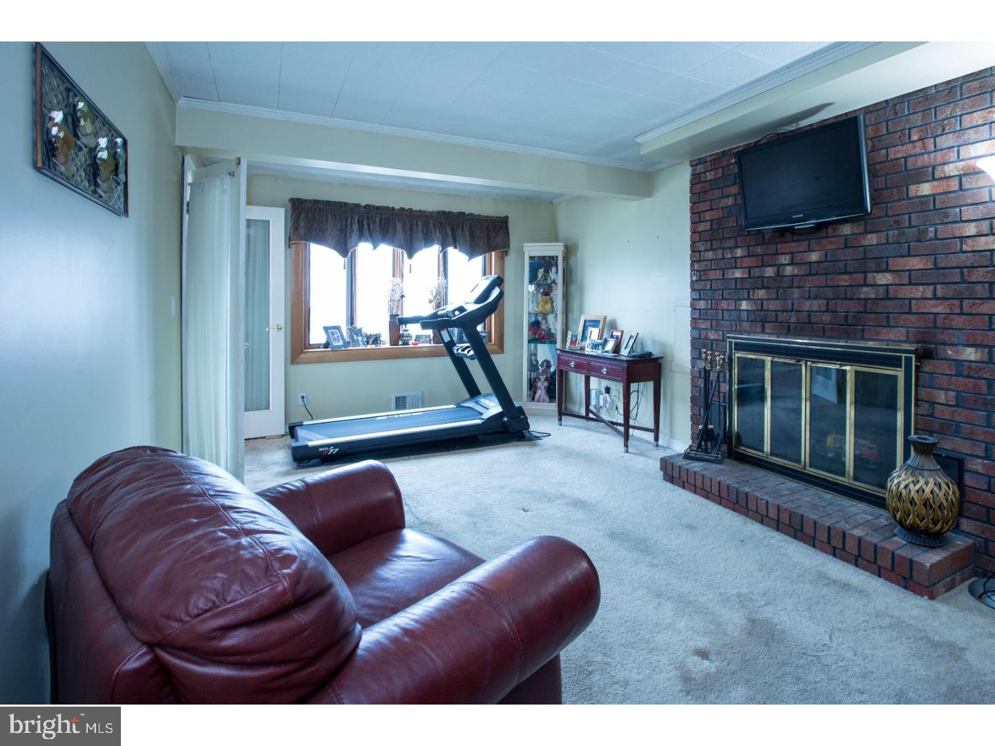33 Weyburne Road Hamilton, NJ 08690 - Photo 10 of 18 Family Room