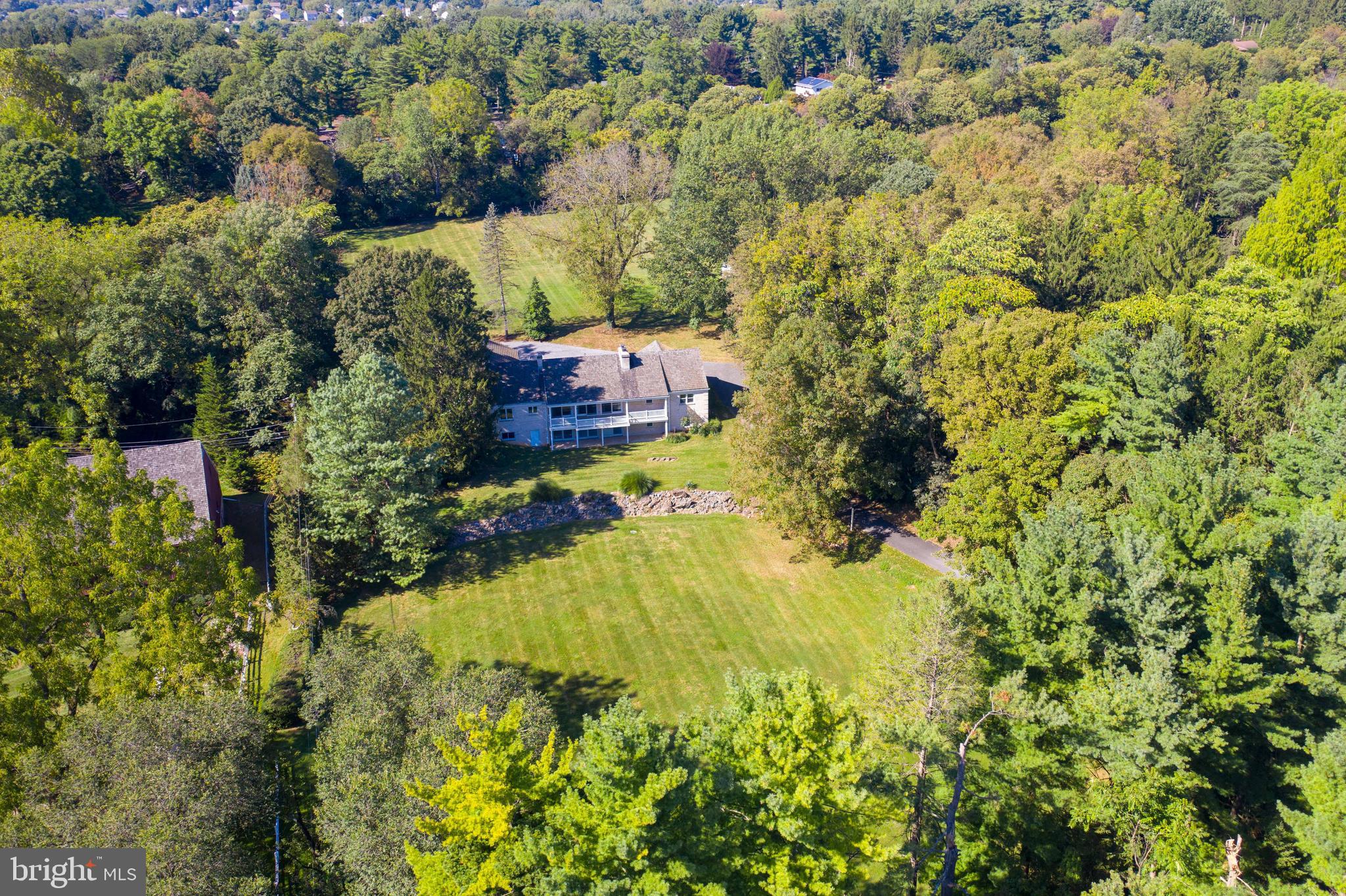 647 Millcross Road Lancaster, PA 17601 - Photo 2 of 42