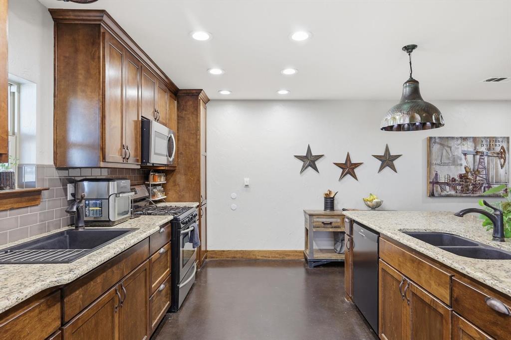 1748 Wilson Road Palmer, TX 75152 - Photo 5 of 40 a kitchen with stainless steel appliances a sink stove and cabinets