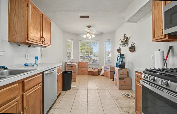 $223,000 | 2914 Overland Trail, Dickinson, TX 77539