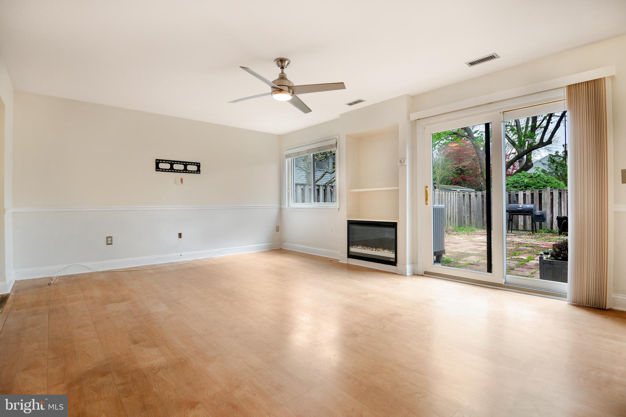 1055 Cedar Ridge Court Annapolis, MD 21403 - Photo 5 of 13 LIVING ROOM 2ND VIEW