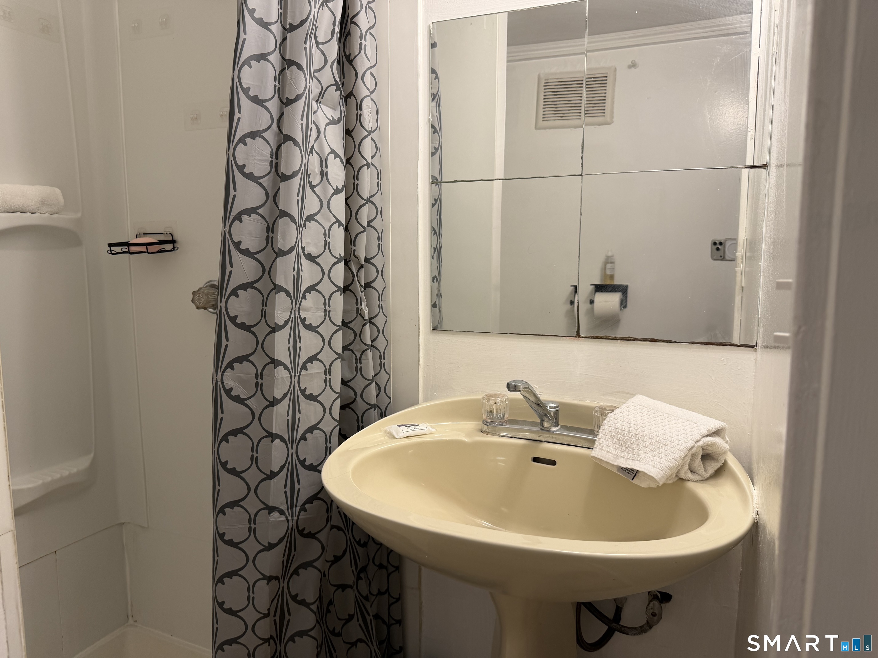 459 Honeyspot Road Stratford, CT 06615 - Photo 24 of 34
