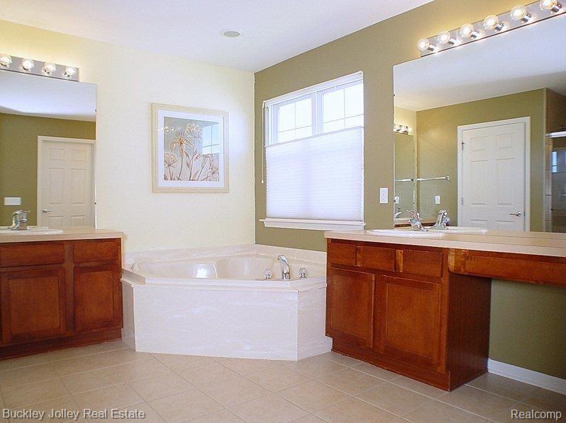 4269 Merriman Loop Howell, MI 48843 - Photo 15 of 23 Master Bathroom