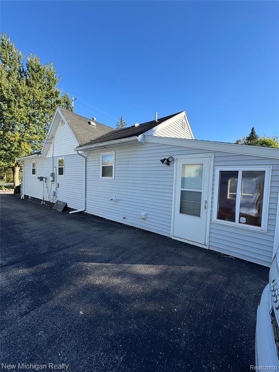 1238 South Genesee Road Burton, MI 48509 - Photo 5 of 38