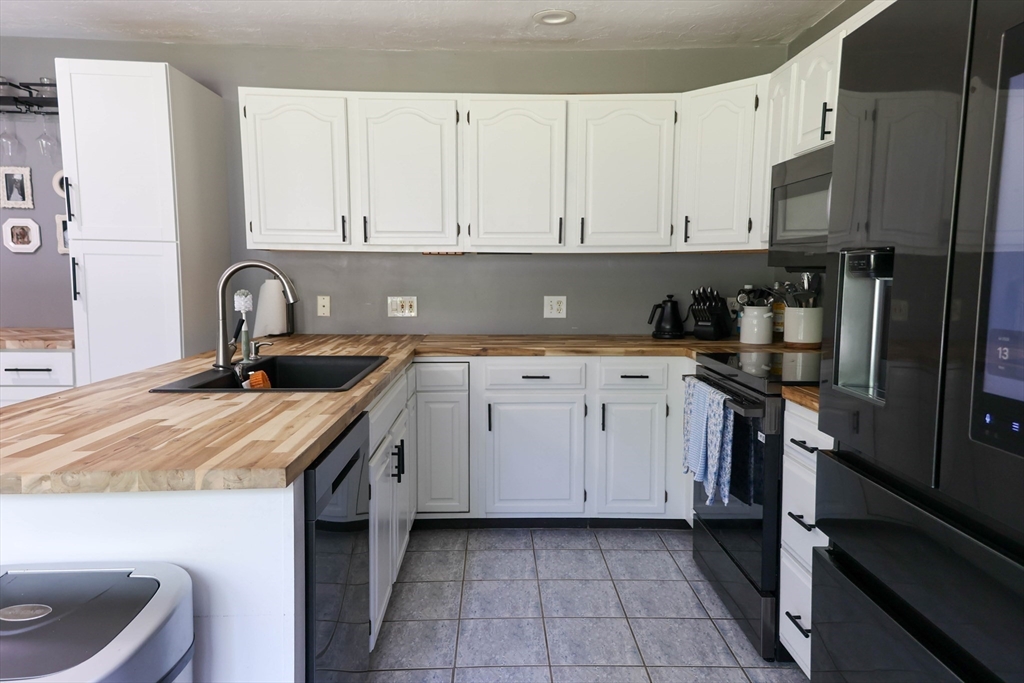 16 Debra Lane Barre, MA 01005 - Photo 7 of 38
