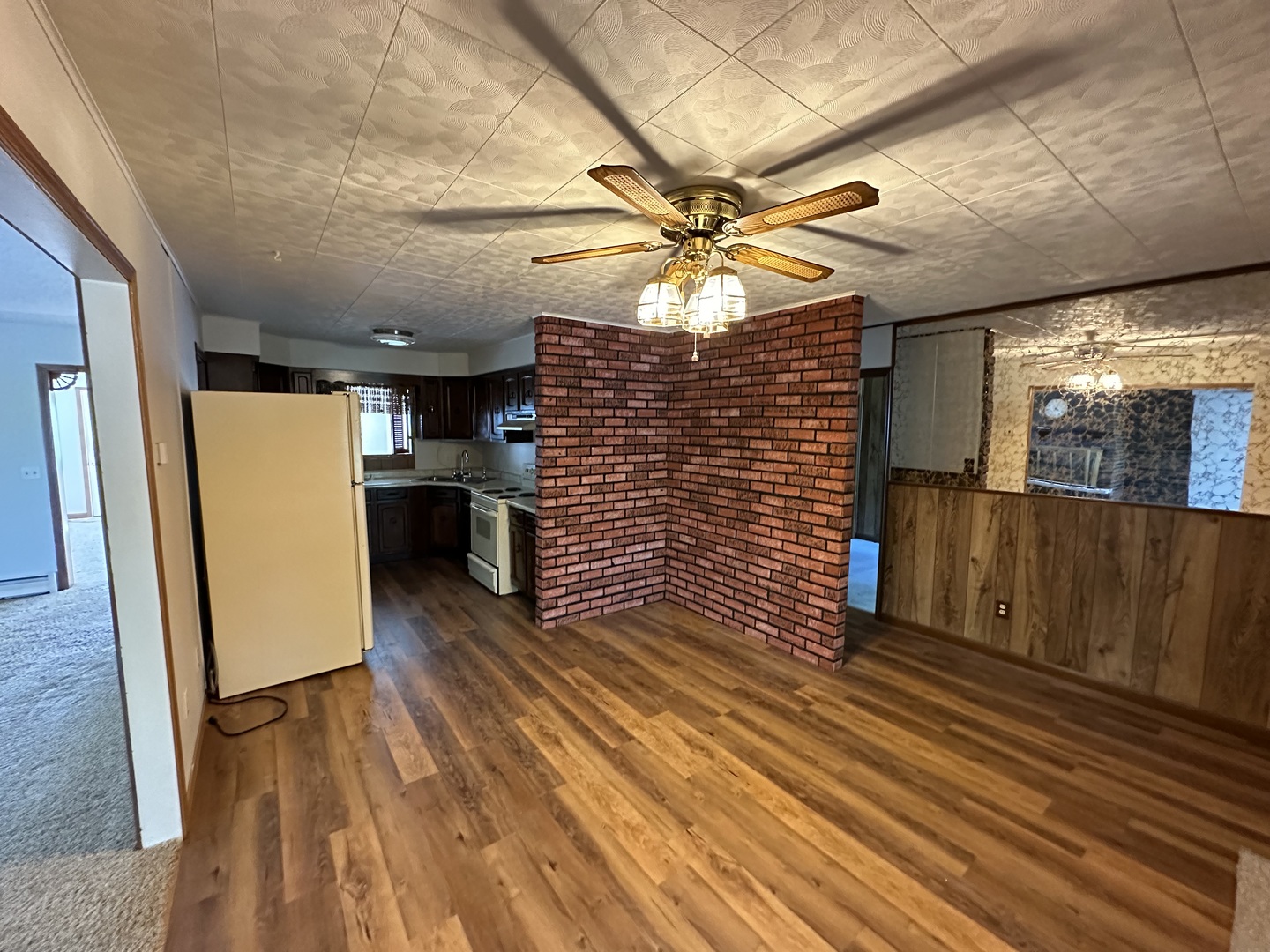 22934 Prophet Road Rock Falls, IL 61071 - Photo 29 of 34 a view of livingroom with hardwood floor and a ceiling fan