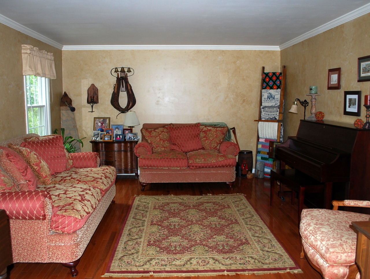 6038 Burnham Road Roanoke, VA 24018 - Photo 3 of 22 Living Room