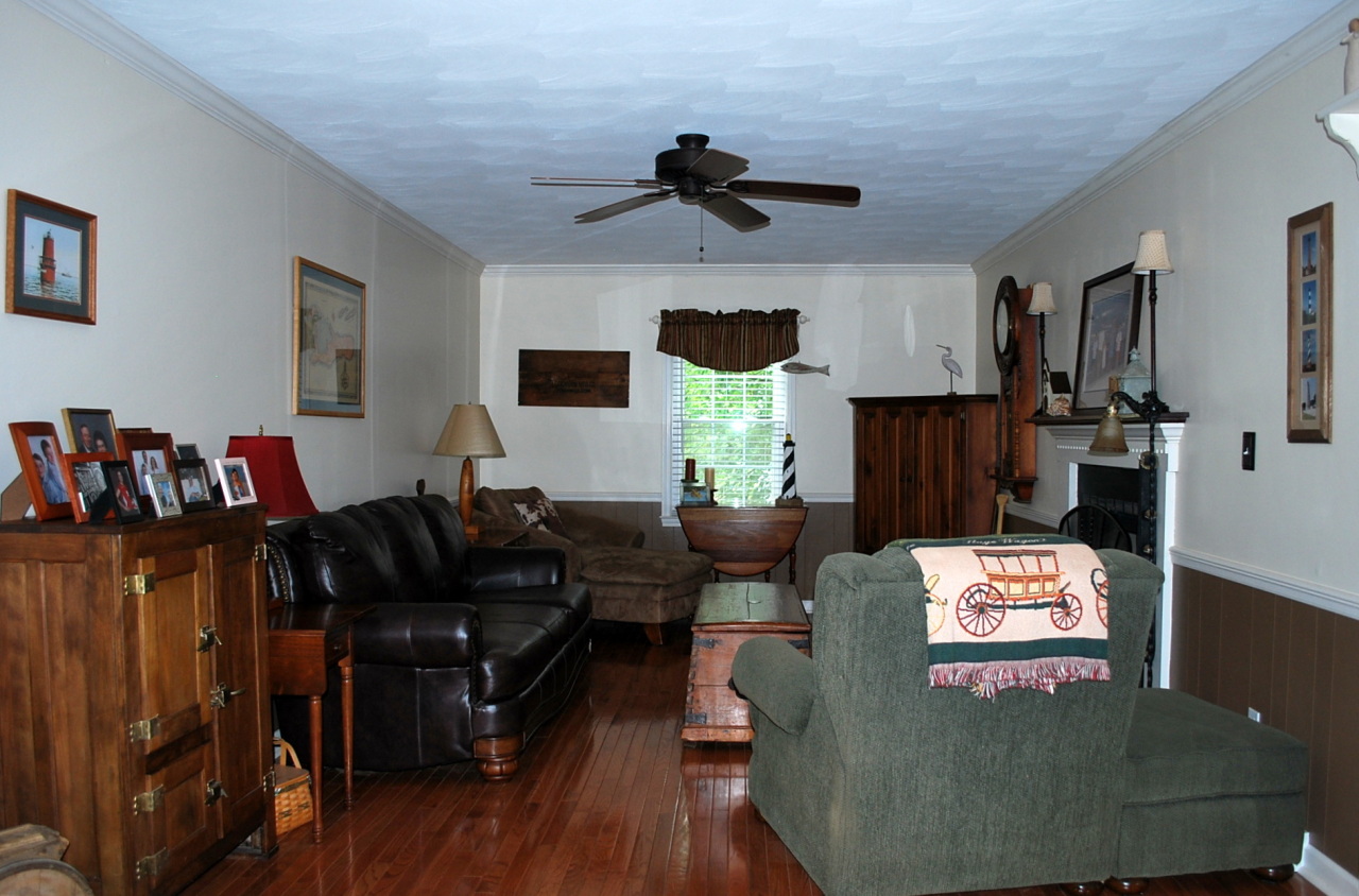 6038 Burnham Road Roanoke, VA 24018 - Photo 8 of 22 Family Room