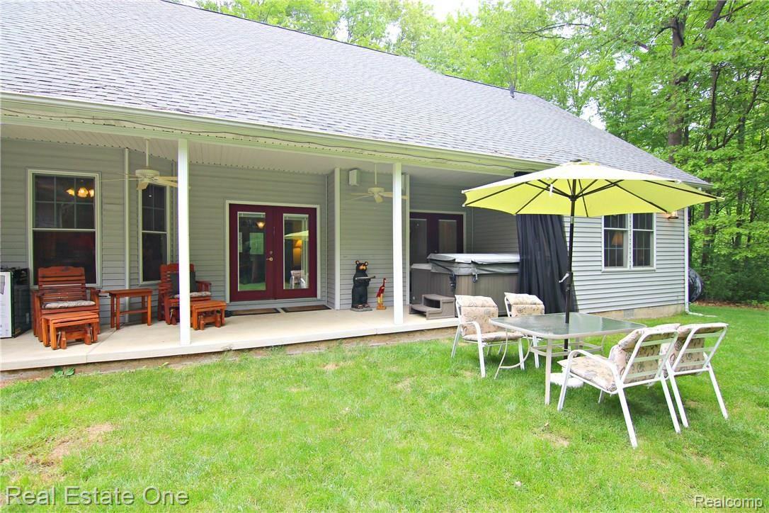 29223 Crawford Road Romulus, MI 48174 - Photo 8 of 36 jCrawford Rd Back Patio.jpg