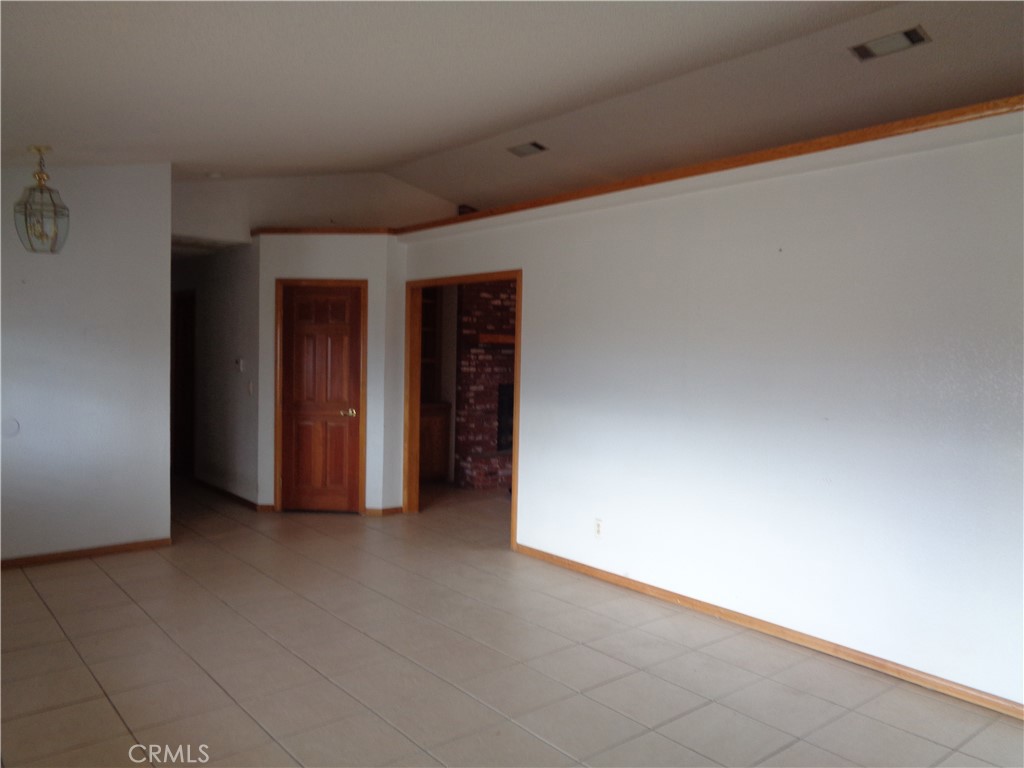 18130 Eucalyptus Street Hesperia, CA 92345 - Photo 13 of 35