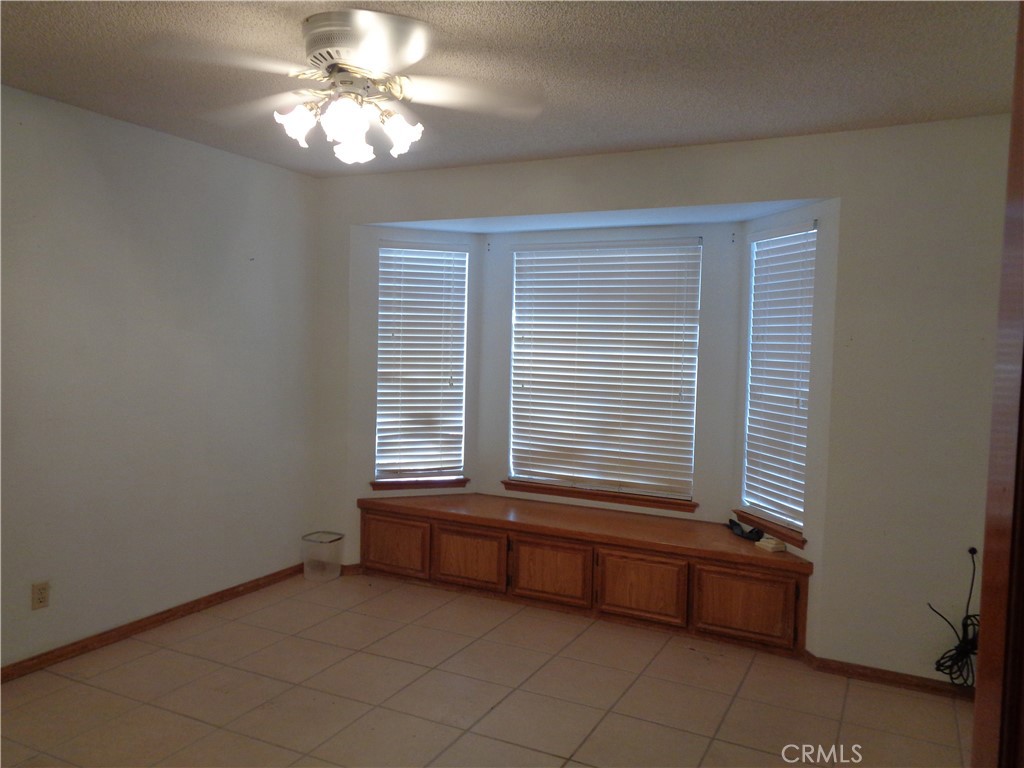 18130 Eucalyptus Street Hesperia, CA 92345 - Photo 17 of 35