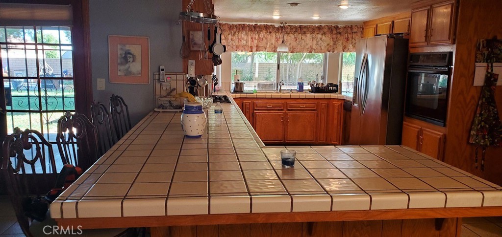 18130 Eucalyptus Street Hesperia, CA 92345 - Photo 3 of 35