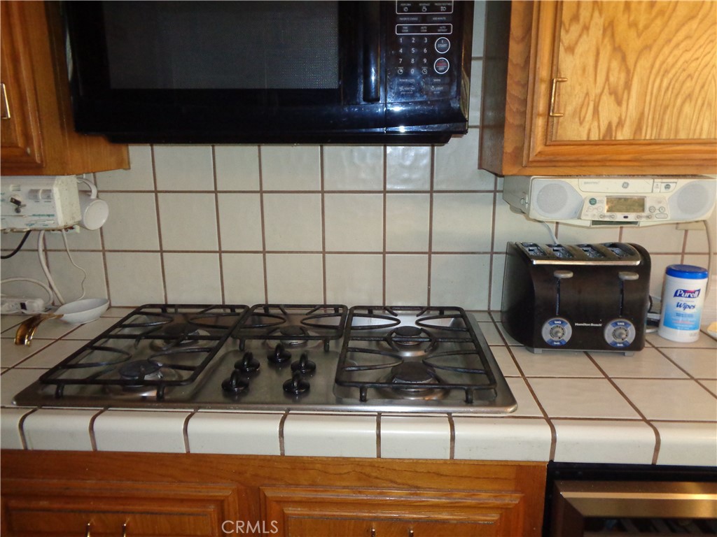 18130 Eucalyptus Street Hesperia, CA 92345 - Photo 6 of 35