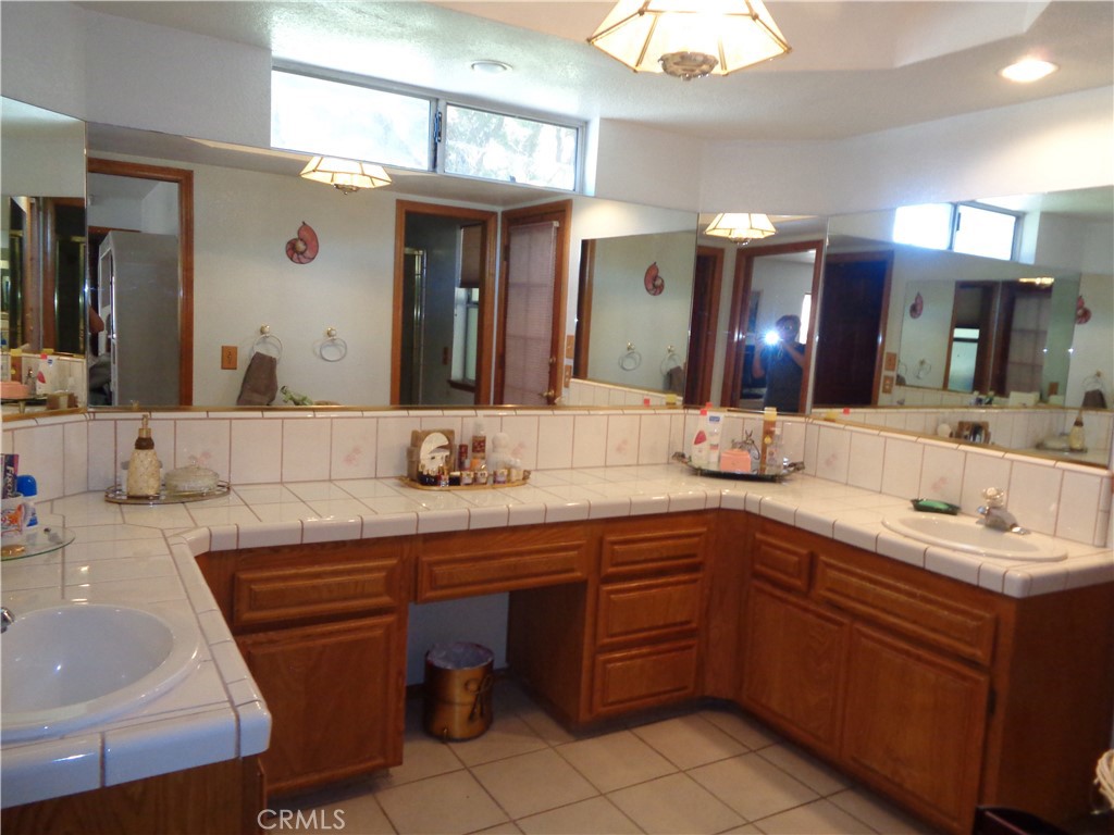 18130 Eucalyptus Street Hesperia, CA 92345 - Photo 8 of 35