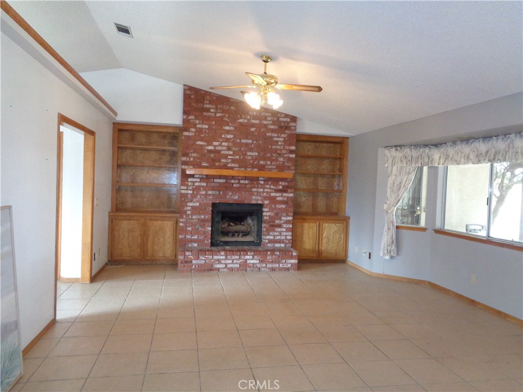 18130 Eucalyptus Street Hesperia, CA 92345 - Photo 9 of 35