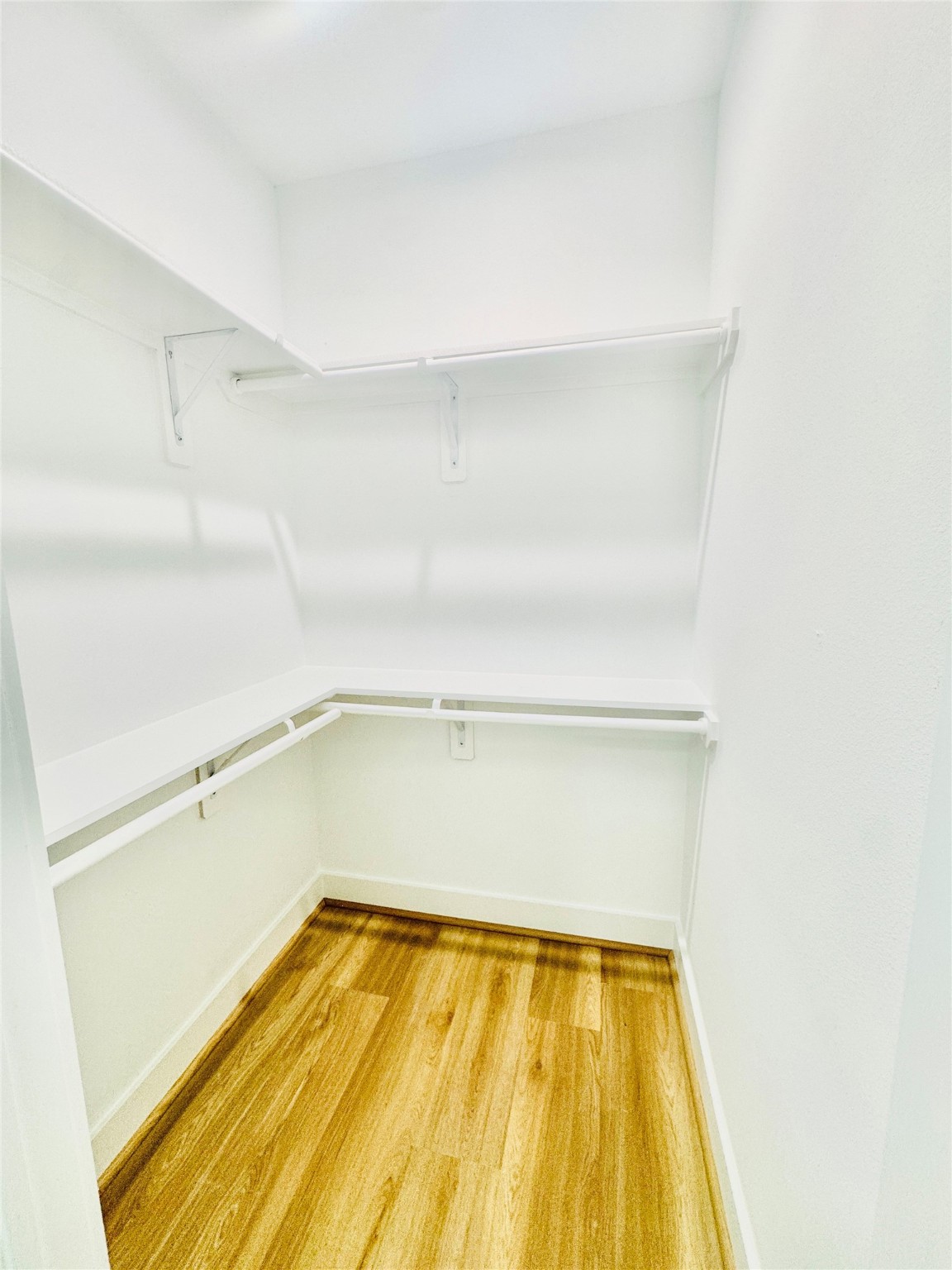 9362 Starfire Lane Houston, TX 77036 - Photo 11 of 11 a bathroom with a bathtub