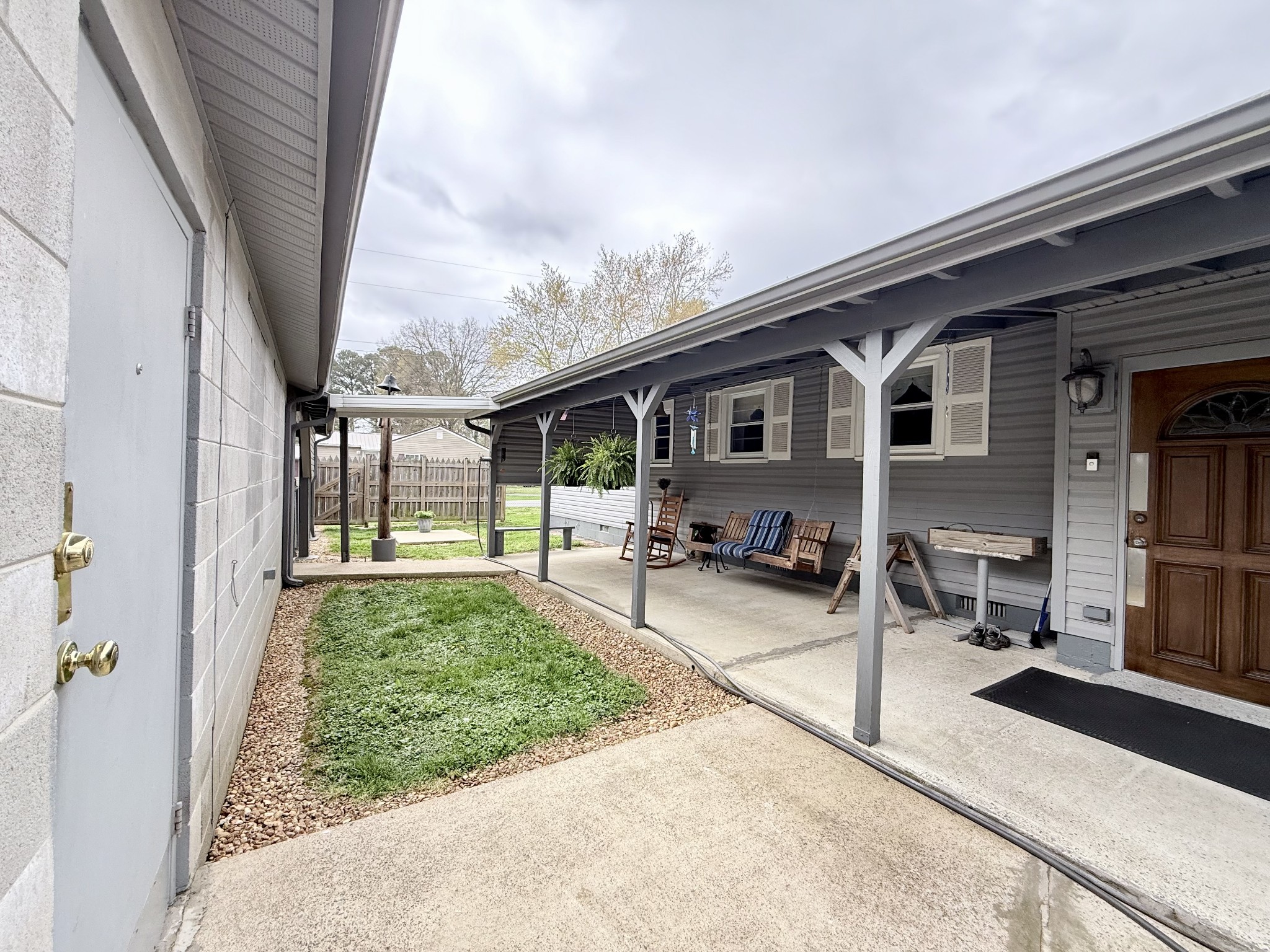 111 Gentry Street Tullahoma, TN 37388 - Photo 14 of 66 a house view with sitting space and garden space