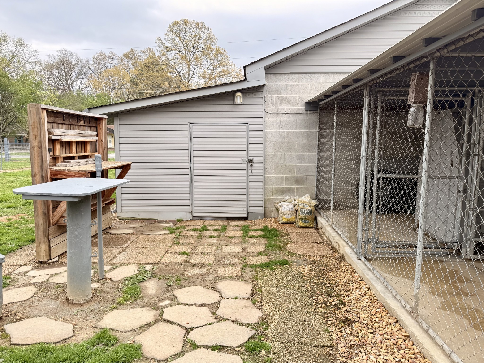 111 Gentry Street Tullahoma, TN 37388 - Photo 17 of 66 a backyard of a house with table and chairs