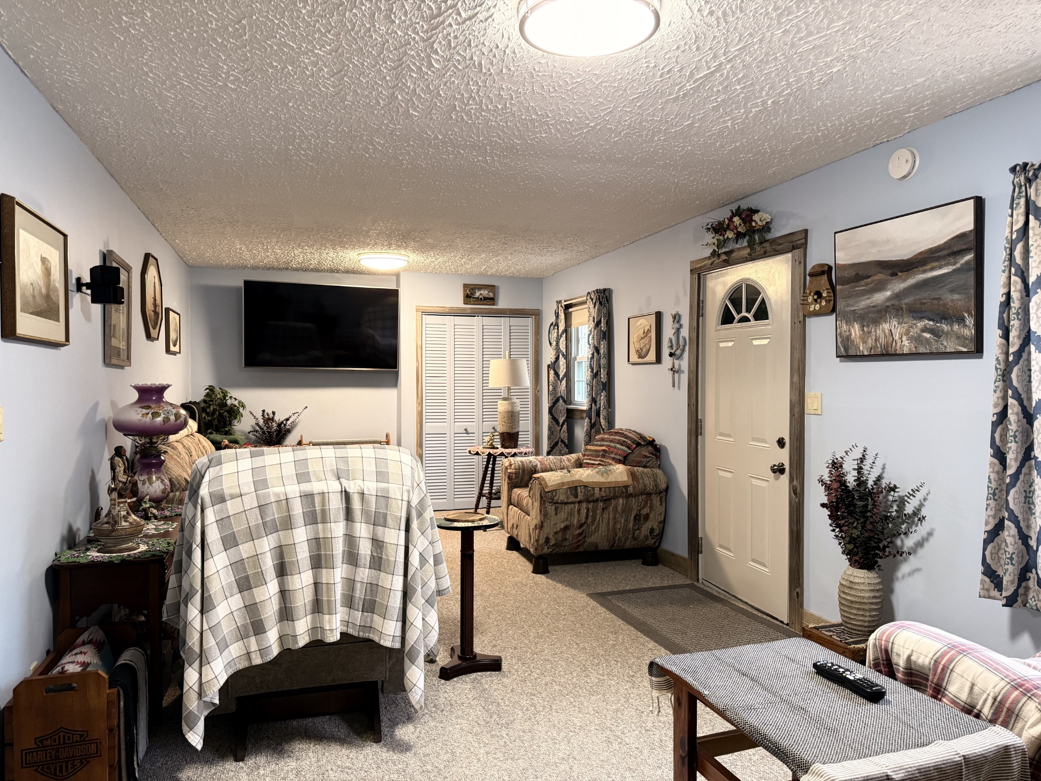 111 Gentry Street Tullahoma, TN 37388 - Photo 42 of 66 a living room with furniture and a flat screen tv