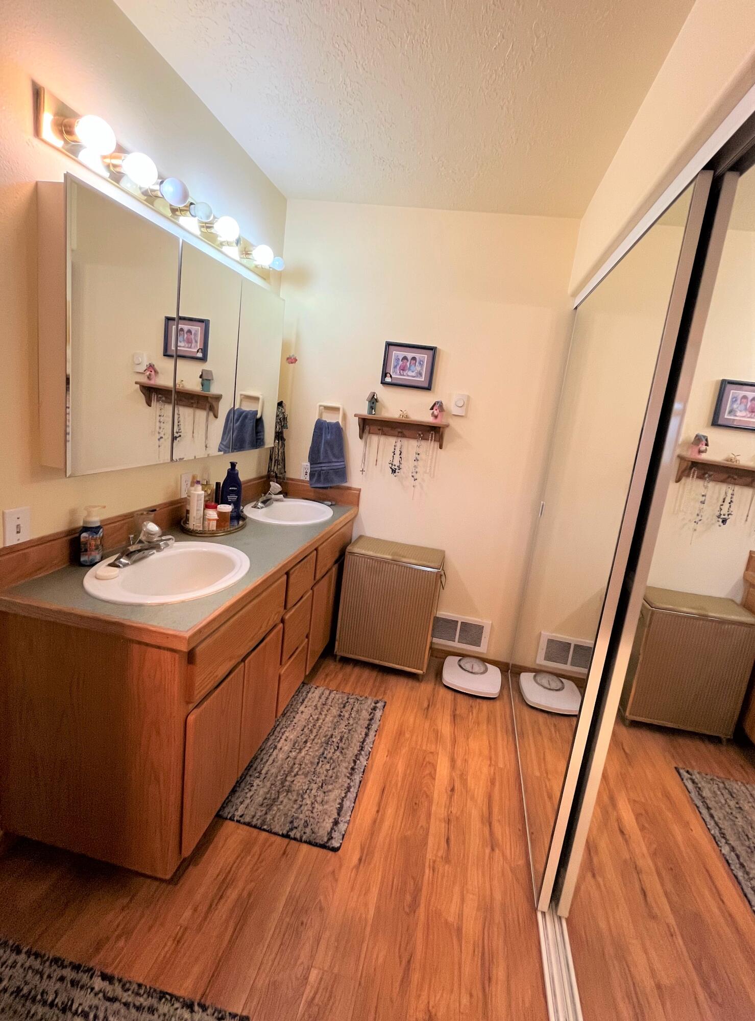 2825 Northeast Yellowpine Road Prineville, OR 97754 - Photo 13 of 25 Master Bath (pic2)