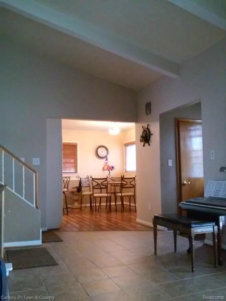 18050 Rainbow Road Fraser, MI 48026 - Photo 8 of 42 8.jpg