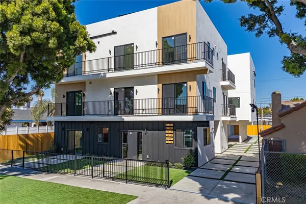 $4,120 | 2938 South Sycamore Avenue, Unit 3, Los Angeles, CA 90016