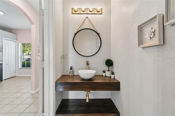 $2,200 | 3566 High Hampton Circle, Tampa, FL 33610