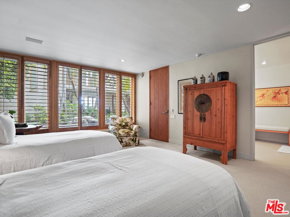 31280 Broad Beach Road Malibu, CA 90265 - Photo 40 of 43 a spacious bedroom with a bed and a large window
