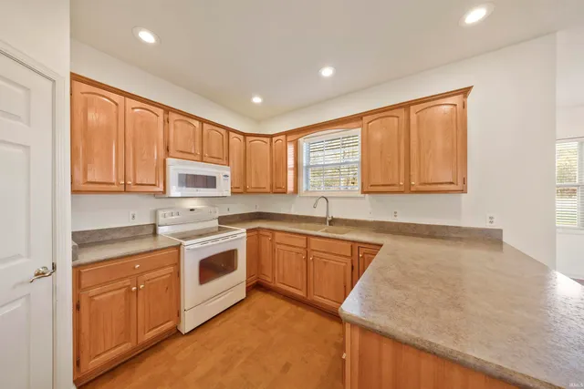 $354,900 | 3116 Roselawn Drive, Evansville, IN 47711