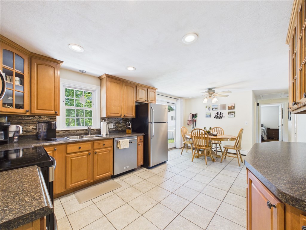 205 Baldwin Road Warwick, RI 02886 - Photo 13 of 37