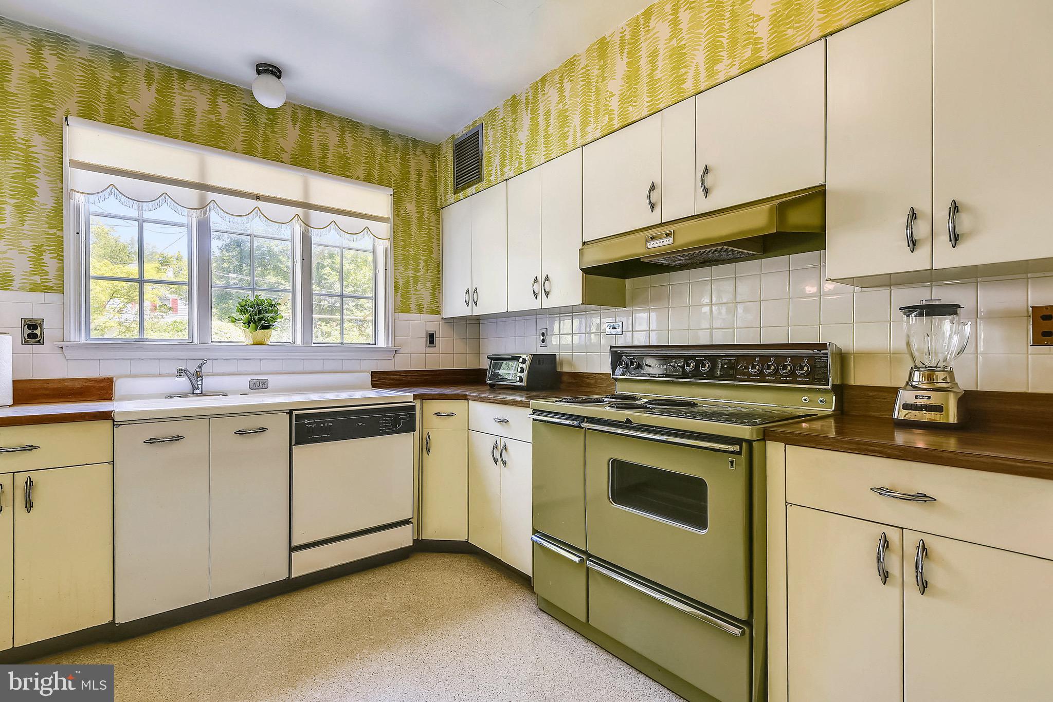 5105 Springlake Way Baltimore, MD 21212 - Photo 19 of 57 Kitchen with window overlooking yard