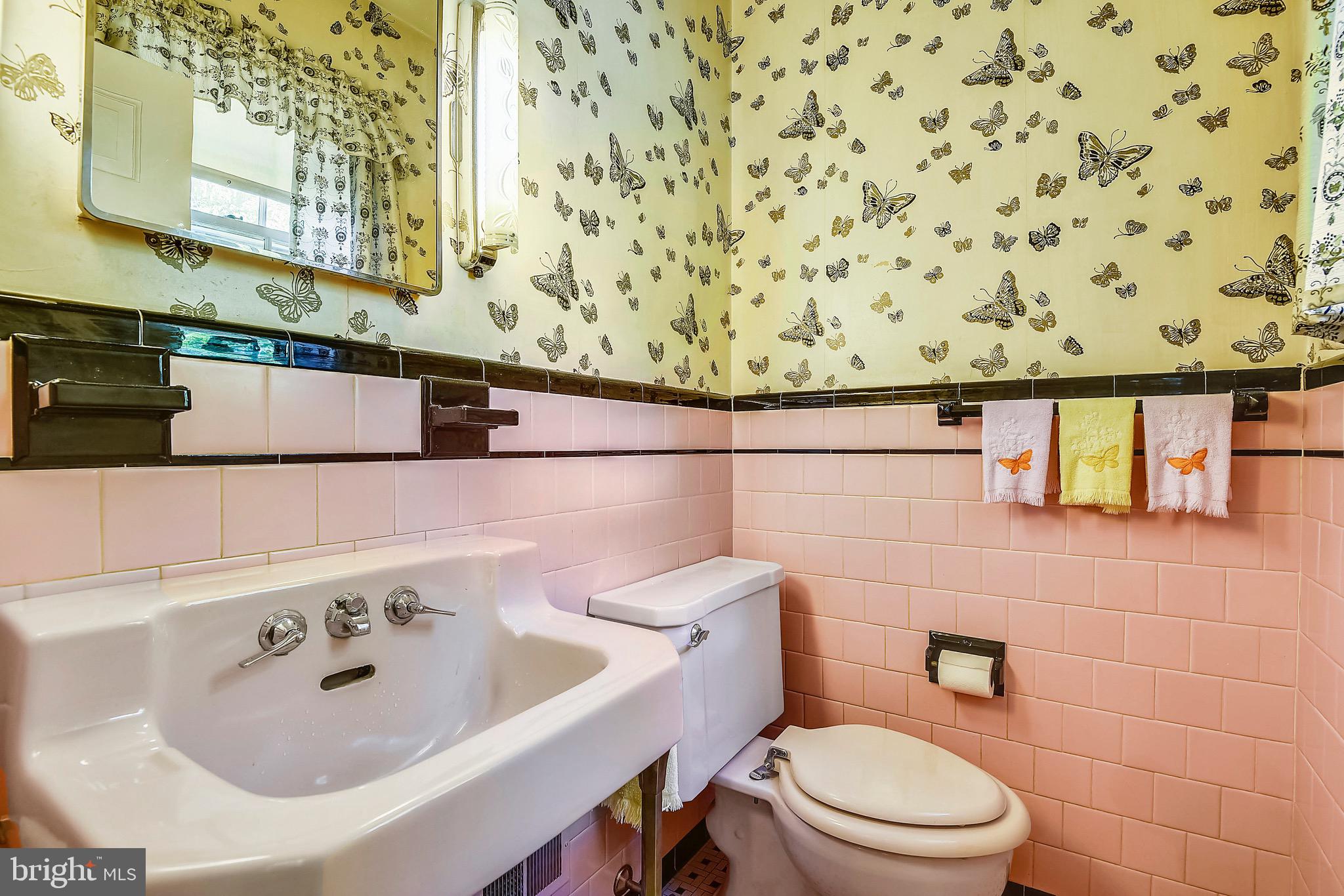 5105 Springlake Way Baltimore, MD 21212 - Photo 23 of 57 First floor powder room