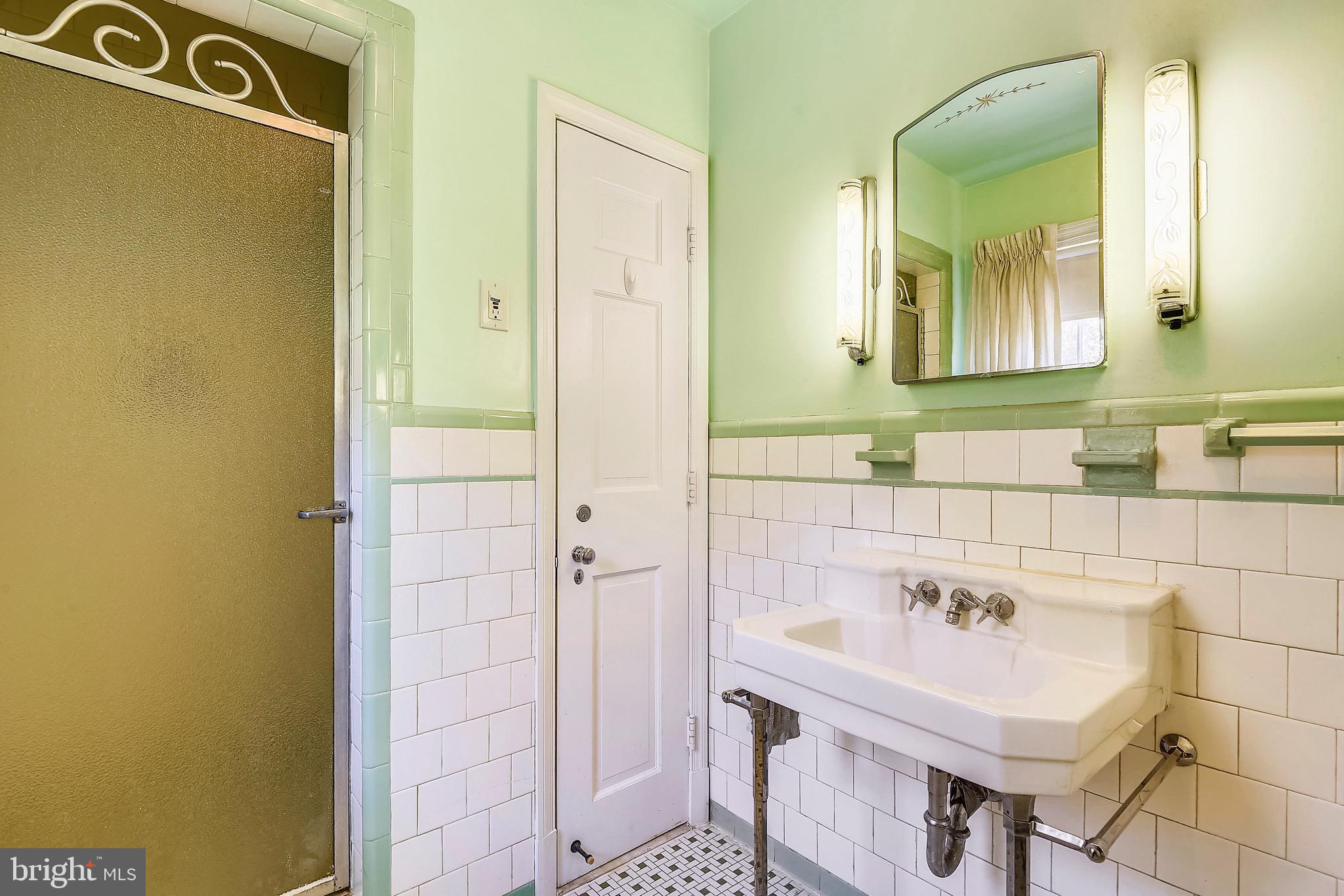 5105 Springlake Way Baltimore, MD 21212 - Photo 32 of 57 Master bath