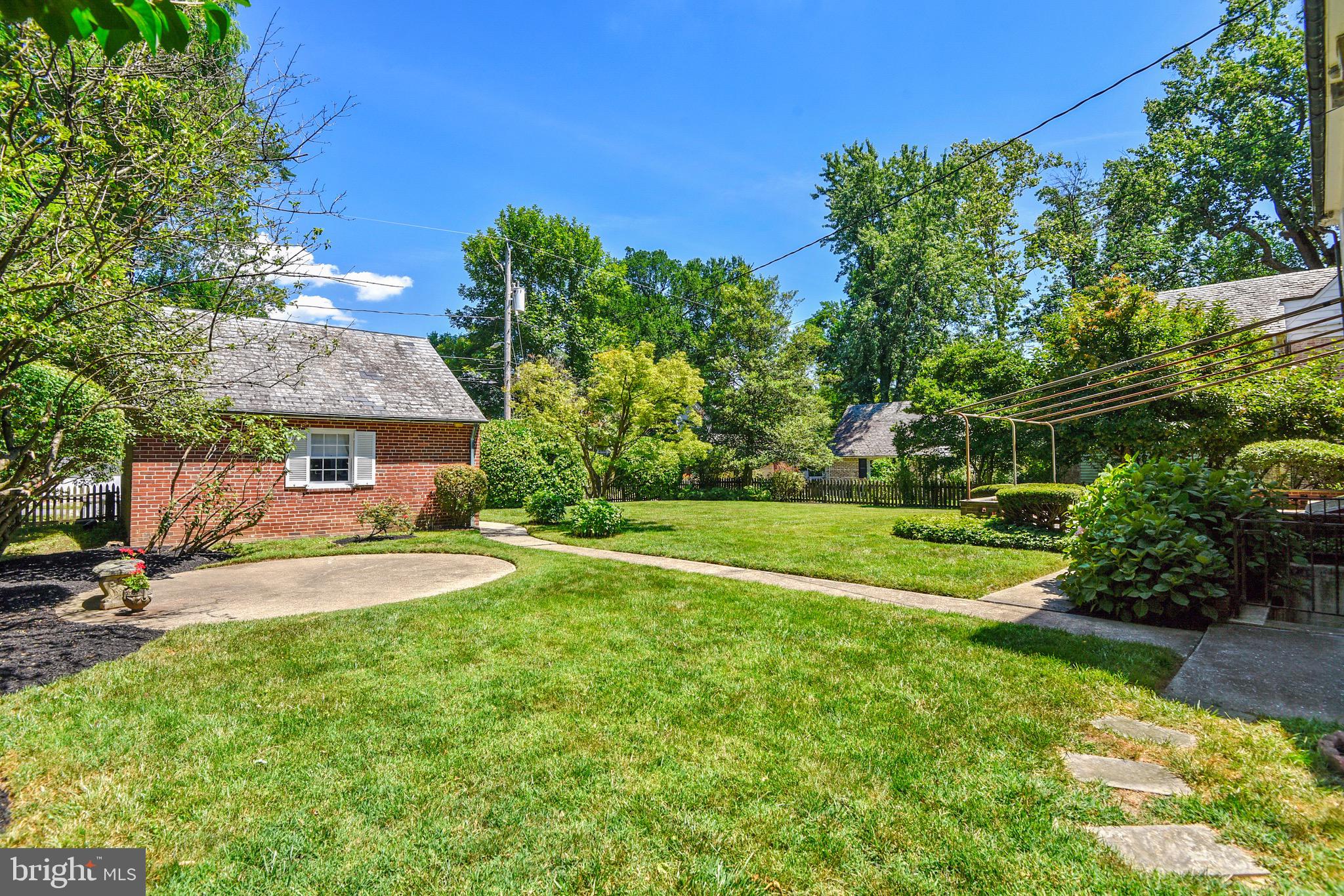 5105 Springlake Way Baltimore, MD 21212 - Photo 53 of 57 Vast fenced yard
