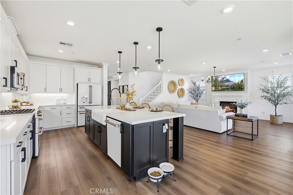 28445 Sunny Ridge Terrace Castaic, CA 91384 - Photo 13 of 74 Kitchen