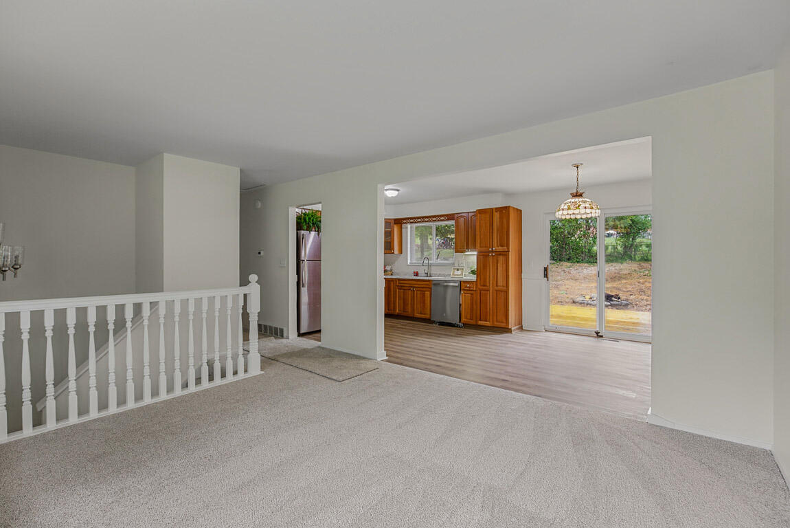 524 Stevenson Road Erlanger, KY 41018 - Photo 7 of 22 Living3