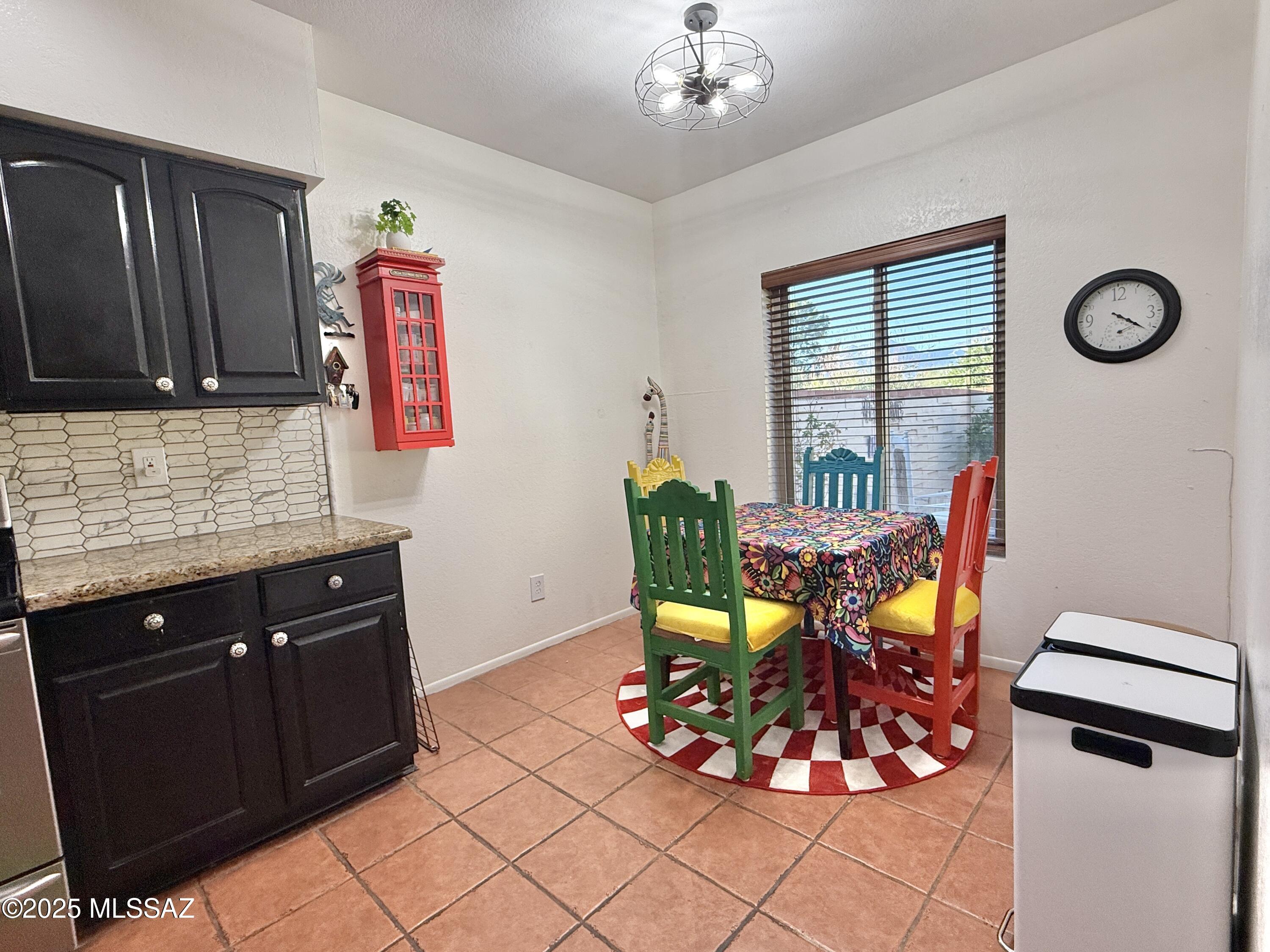 8110 East Rivenoak Circle Tucson, AZ 85715 - Photo 5 of 29 a living room with furniture