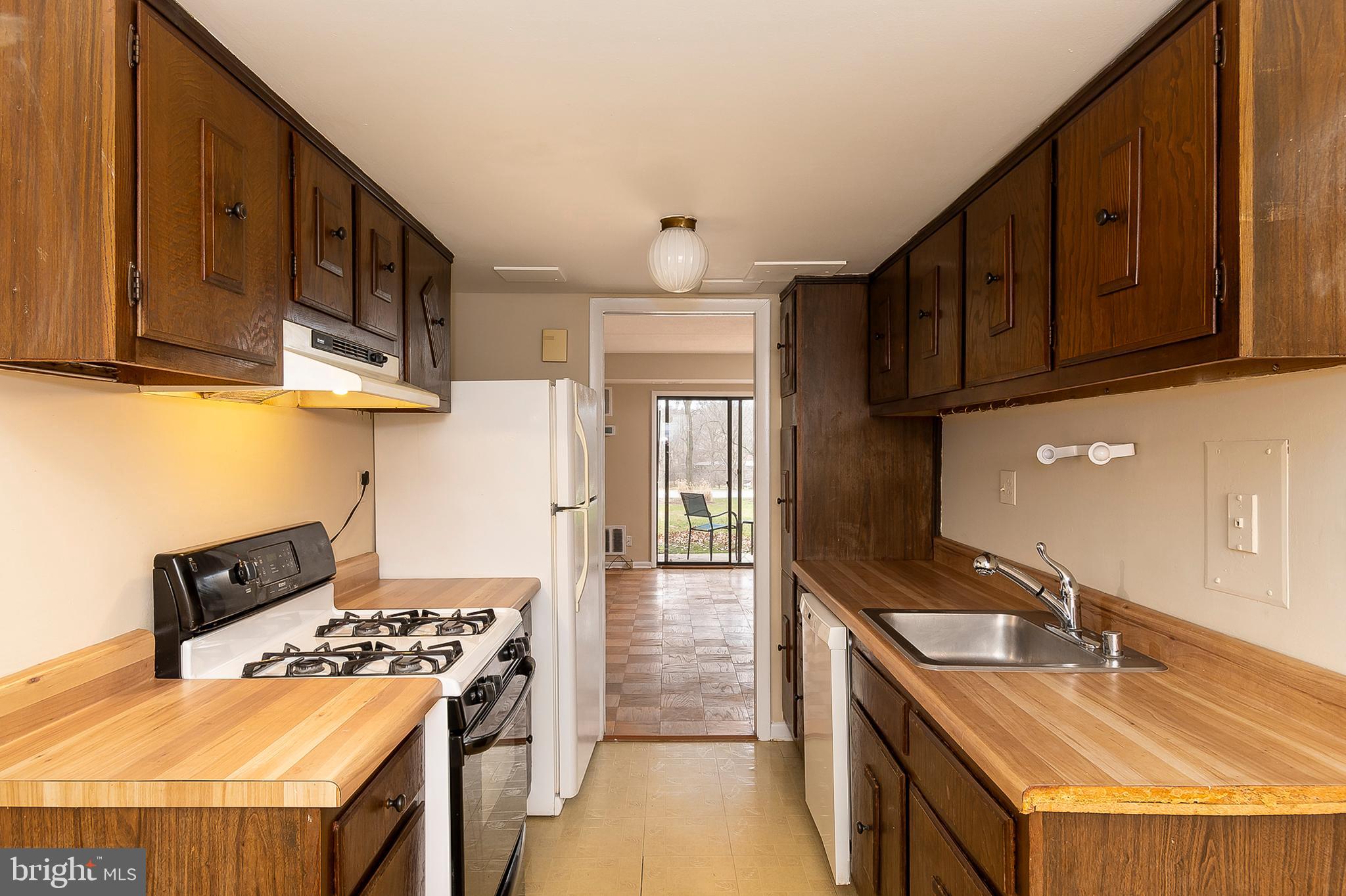 5251 West Running Brook Road, Unit 102 Columbia, MD 21044 - Photo 11 of 30 Kitchen