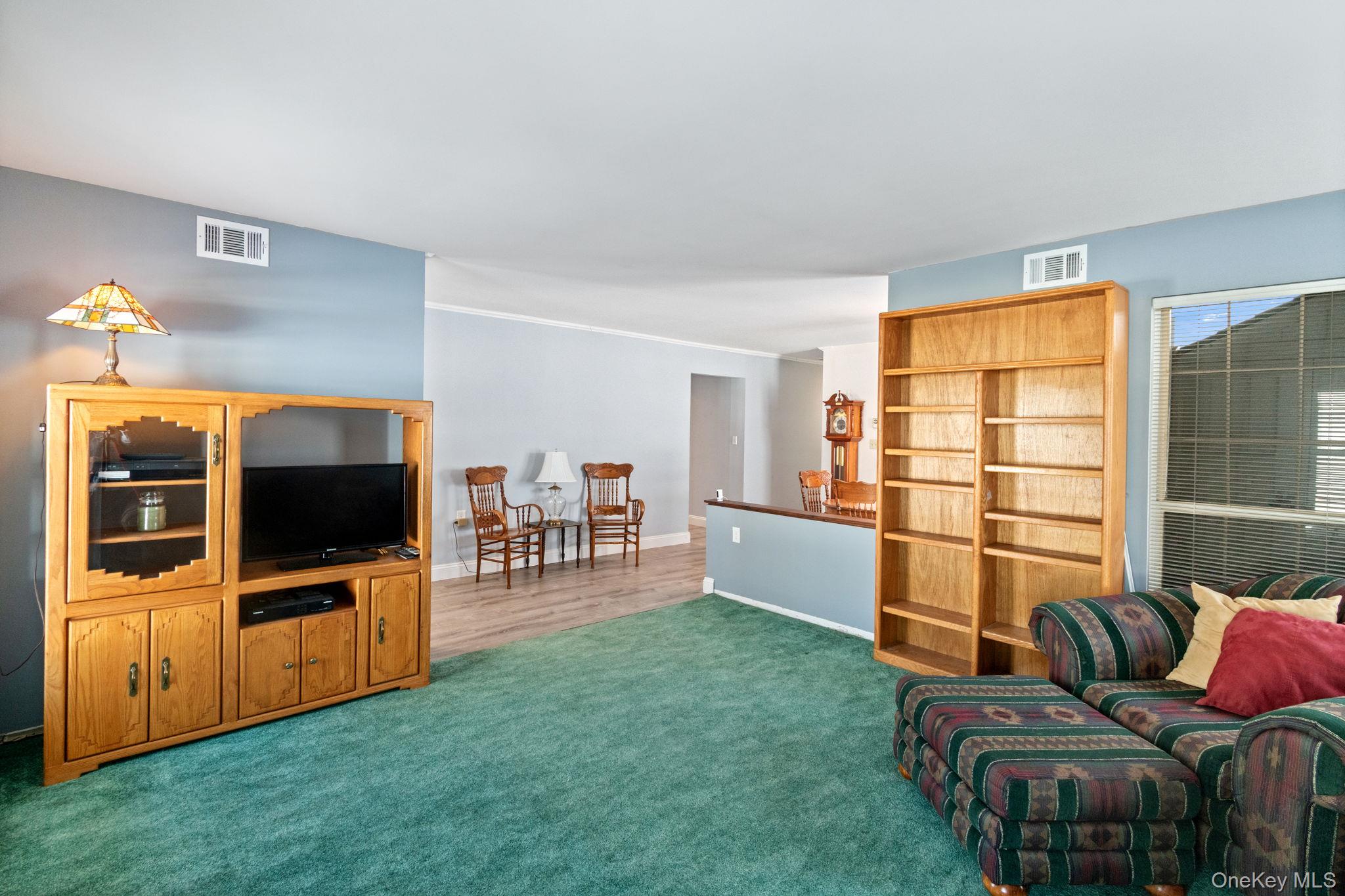 475 Stratford Lane Ridge, NY 11961 - Photo 4 of 17