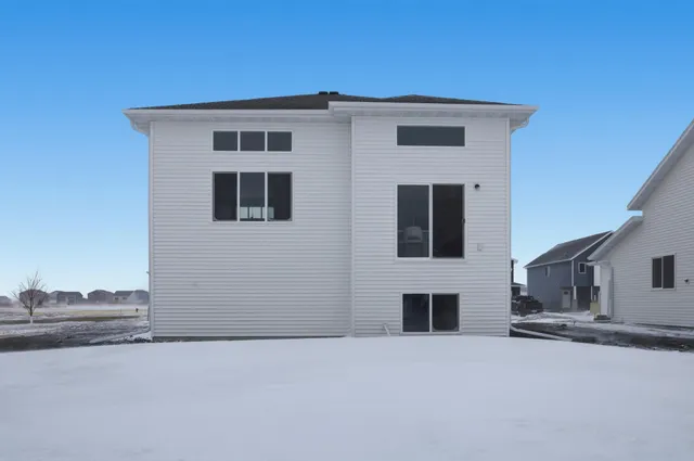 $369,900 | 6203 87th Avenue South, Horace, ND 58047