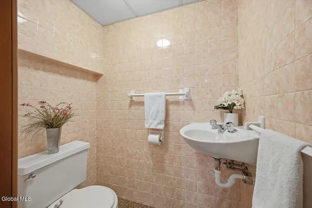 $274,900 | 7132 Fuller Station Road, Guilderland, NY 12303