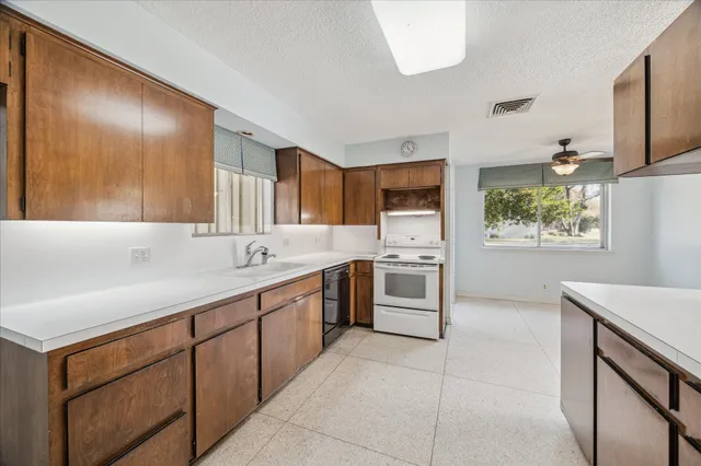 $460,000 | 6203 Bermuda Dunes Drive, Houston, TX 77069