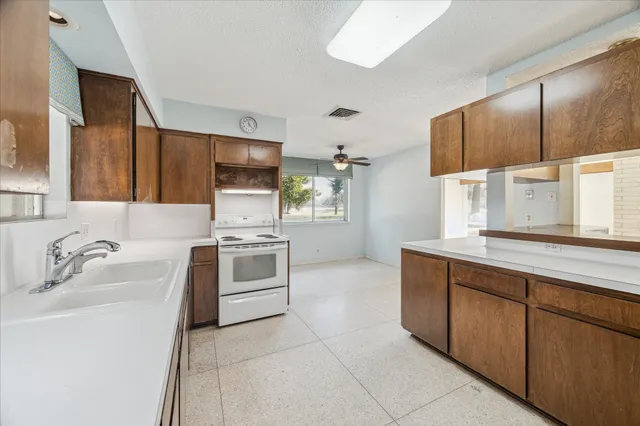 $460,000 | 6203 Bermuda Dunes Drive, Houston, TX 77069