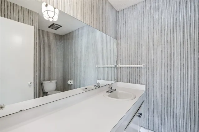 $460,000 | 6203 Bermuda Dunes Drive, Houston, TX 77069