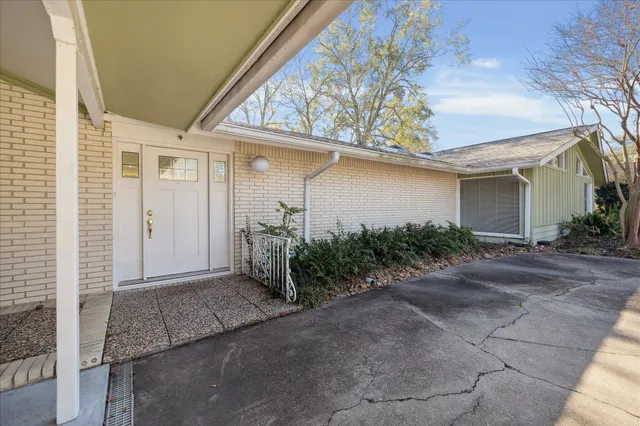 $460,000 | 6203 Bermuda Dunes Drive, Houston, TX 77069